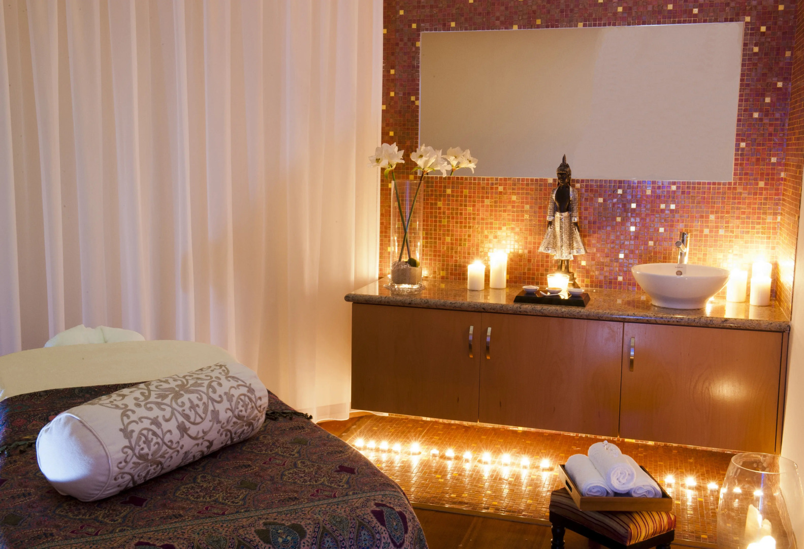 Отель Constantinou Bros Pioneer Beach