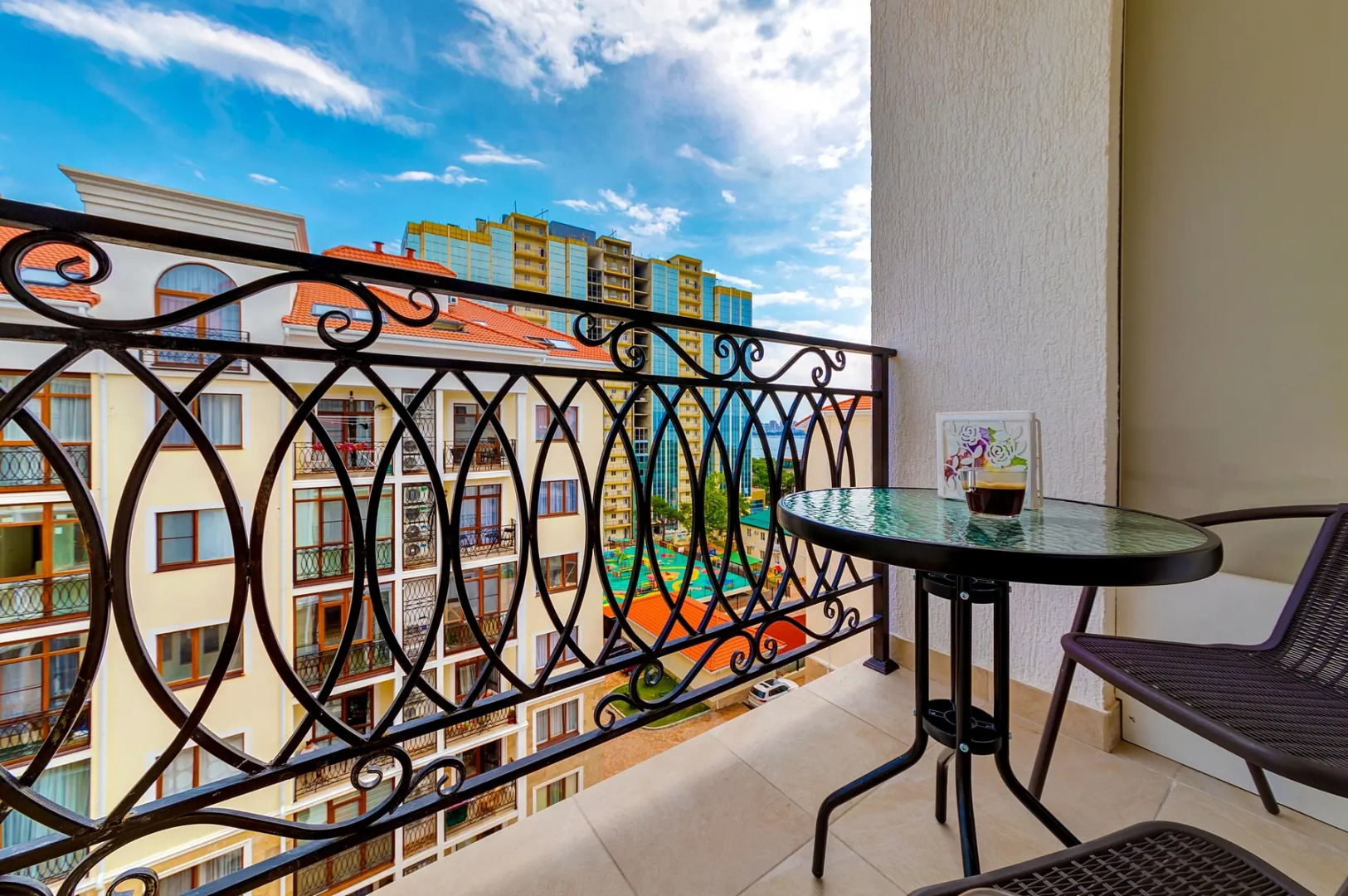 Квартира  Двухкомнатная с Видом на Море и Горы ЖК Изумрудный город до 4 человек