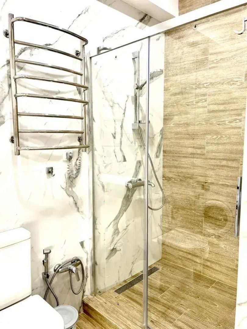 Апартаменты на Ялтинской улице, 12А. ЖК «Шато Лувр»