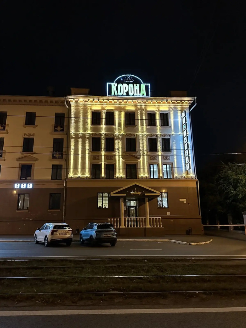 Отель Корона