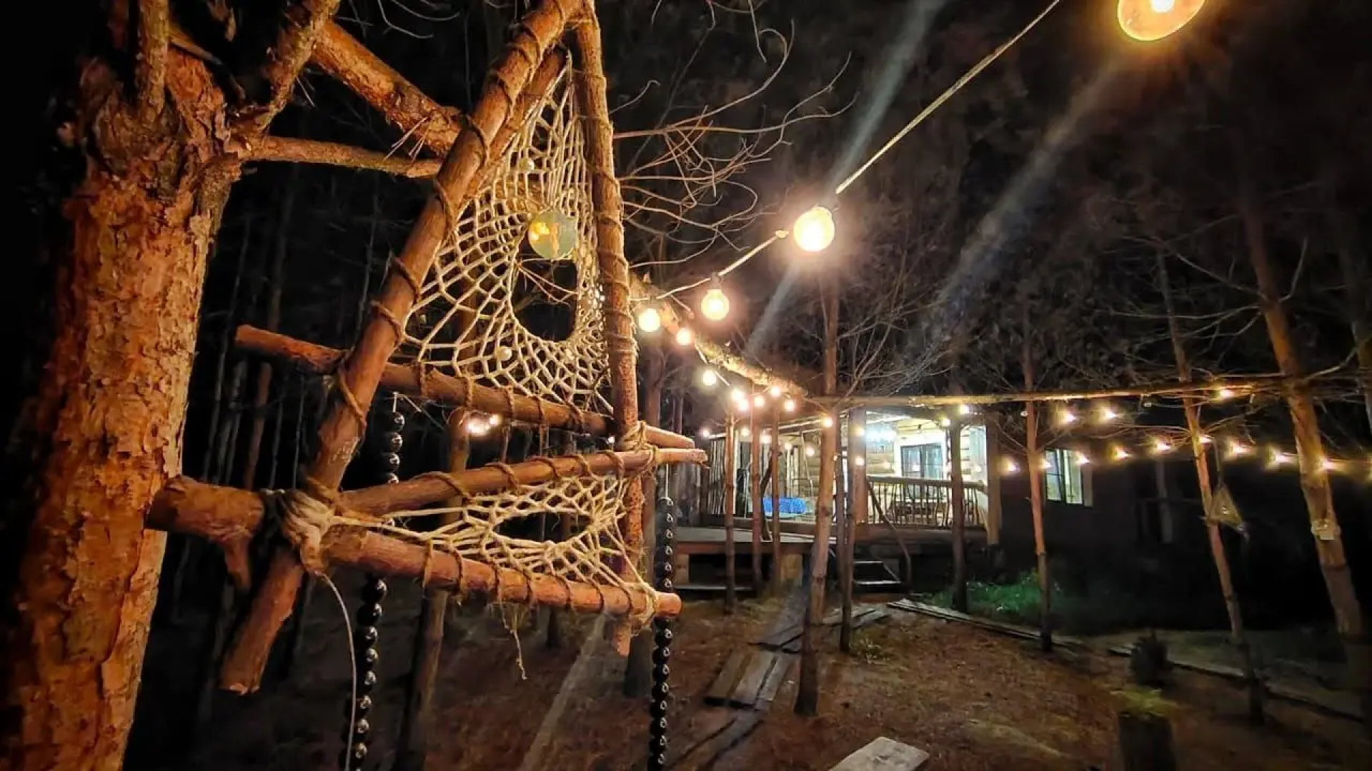 Частный Дом О, Дни в Лесу