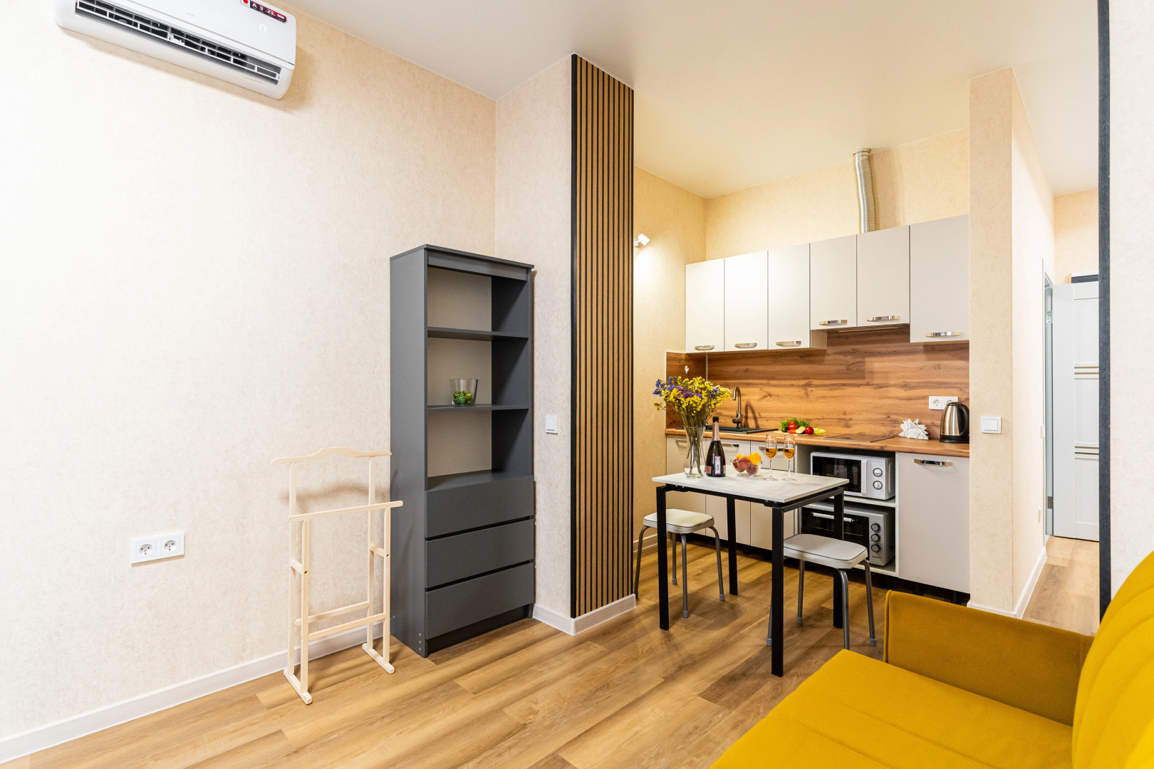 Апартаменты в Нoвоpоccийcкe c Дизaйнерcким Рeмoнтoм