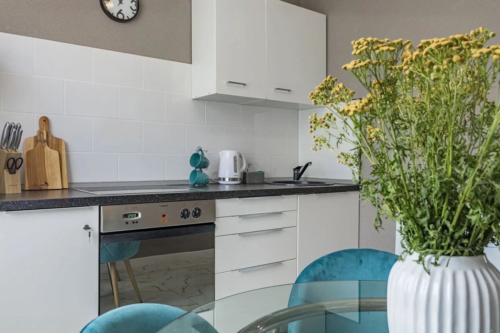 Апартаменты однокомнатные на ул.Бурнаковской 81, м.Сова-Дом