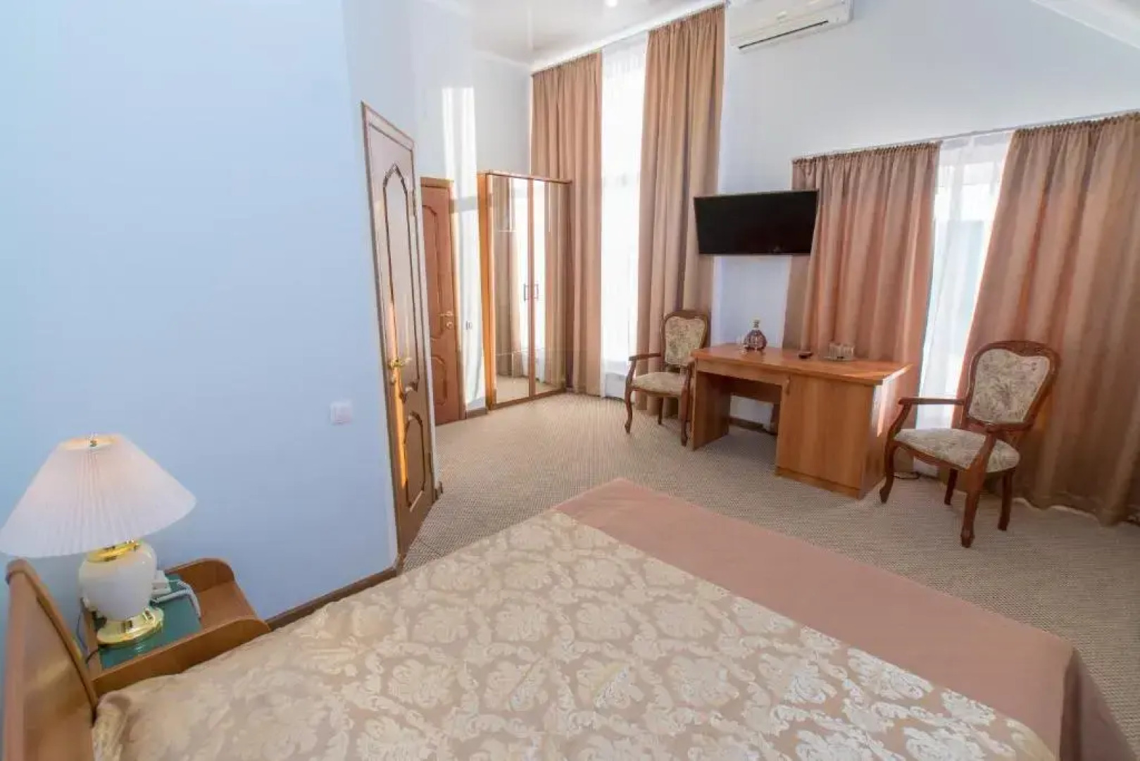 Отель Виноград