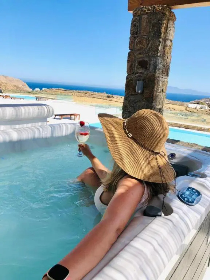 Отель Legendary Suites