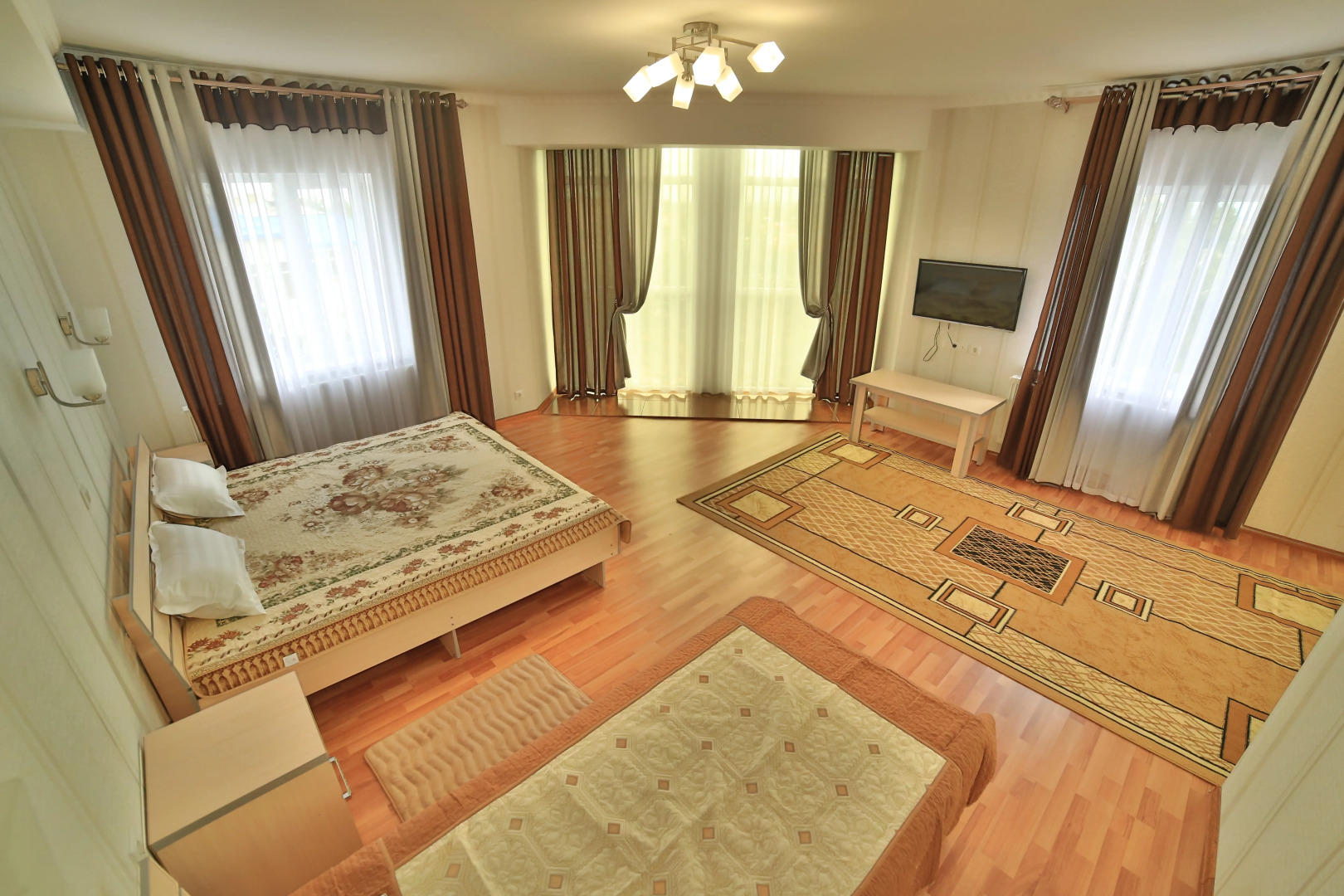 Отель Караван