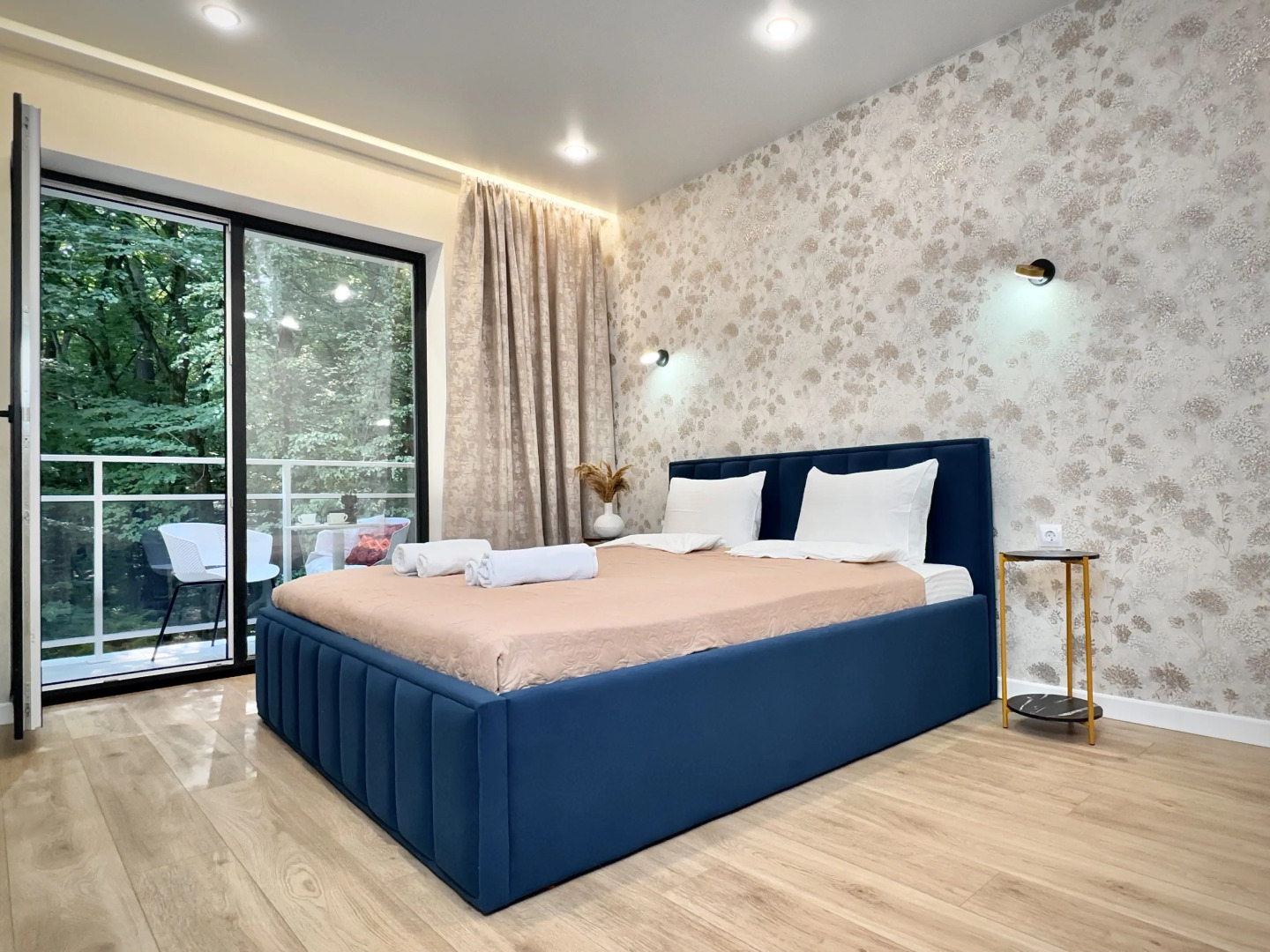 Апартаменты комфорт класса с видом на лес