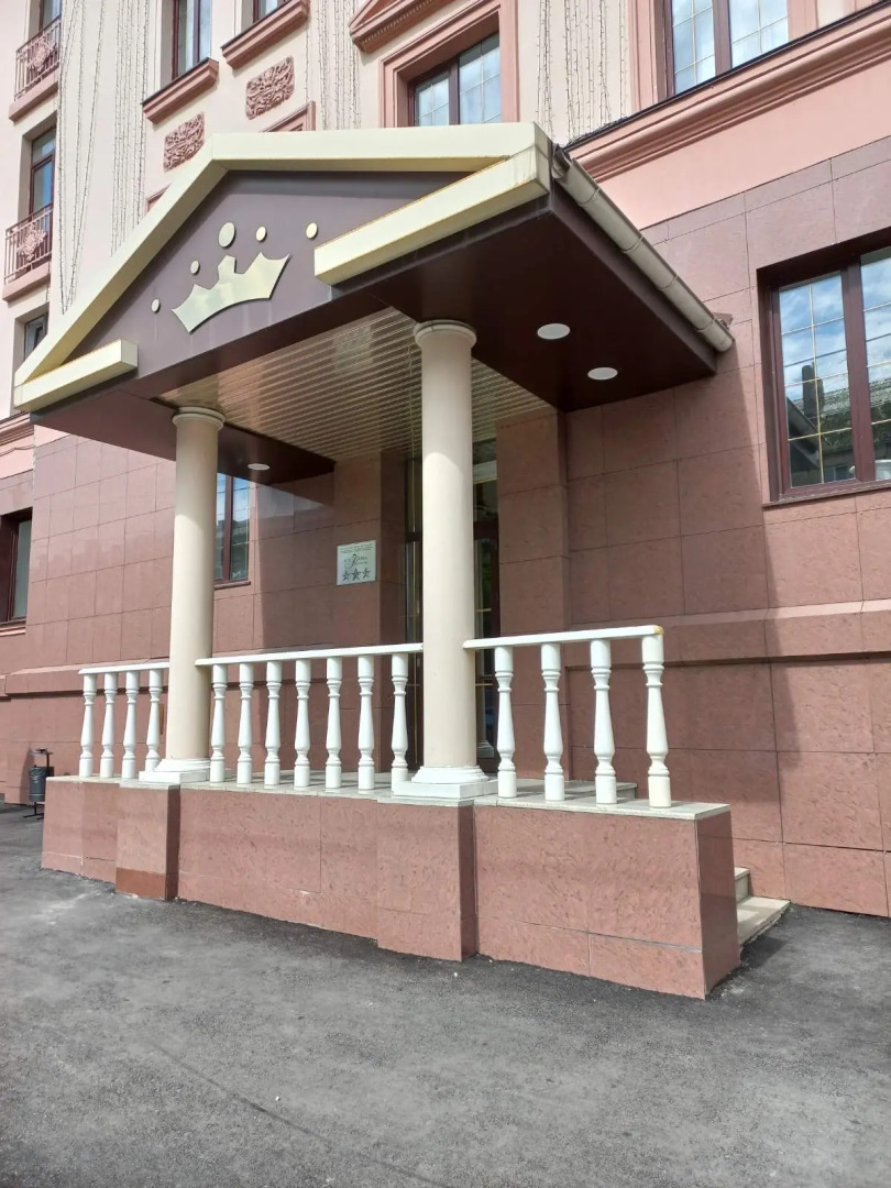 Отель Корона