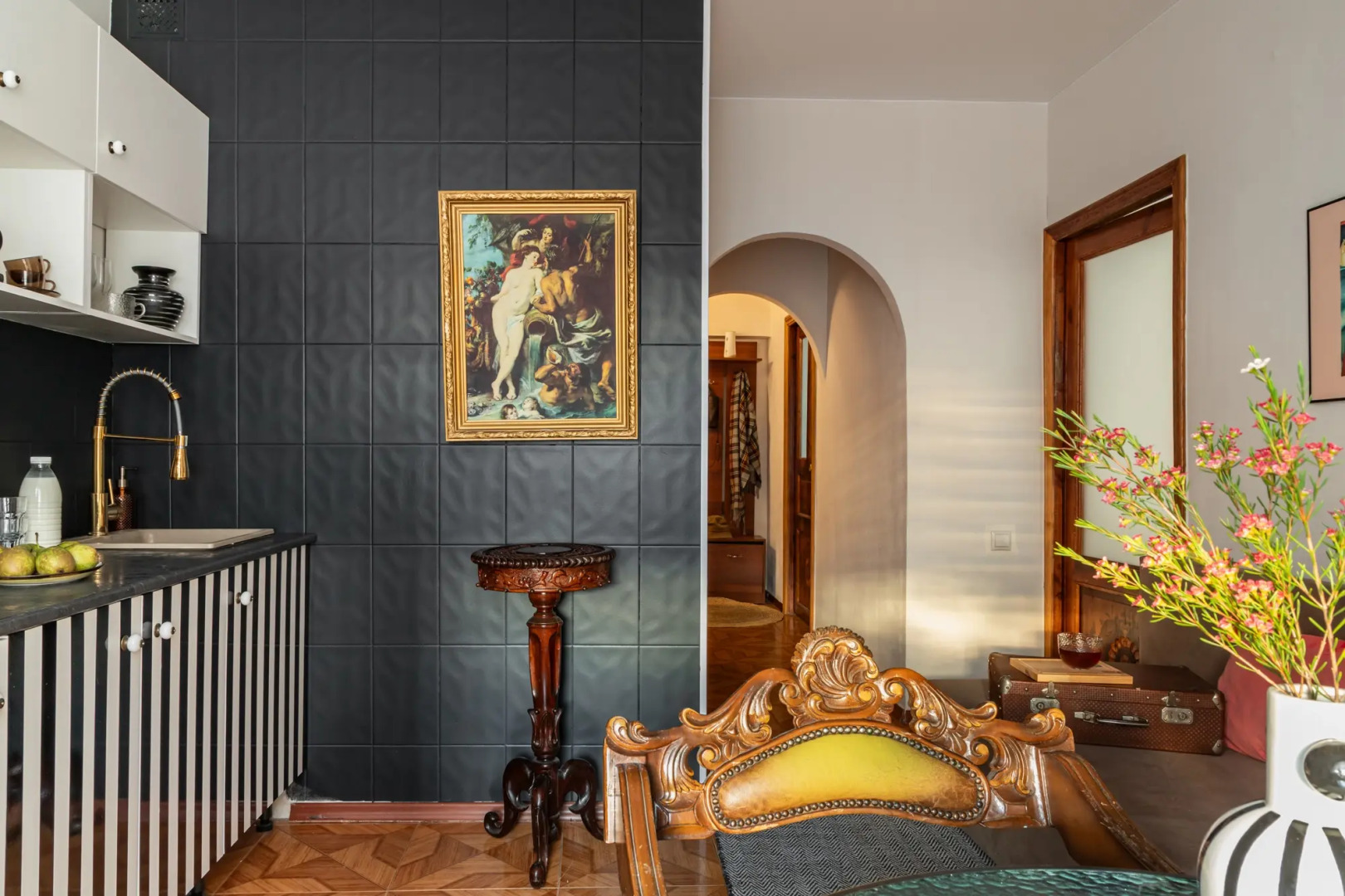 Квартира изысканная с авторским искусством пешком до Красной площади