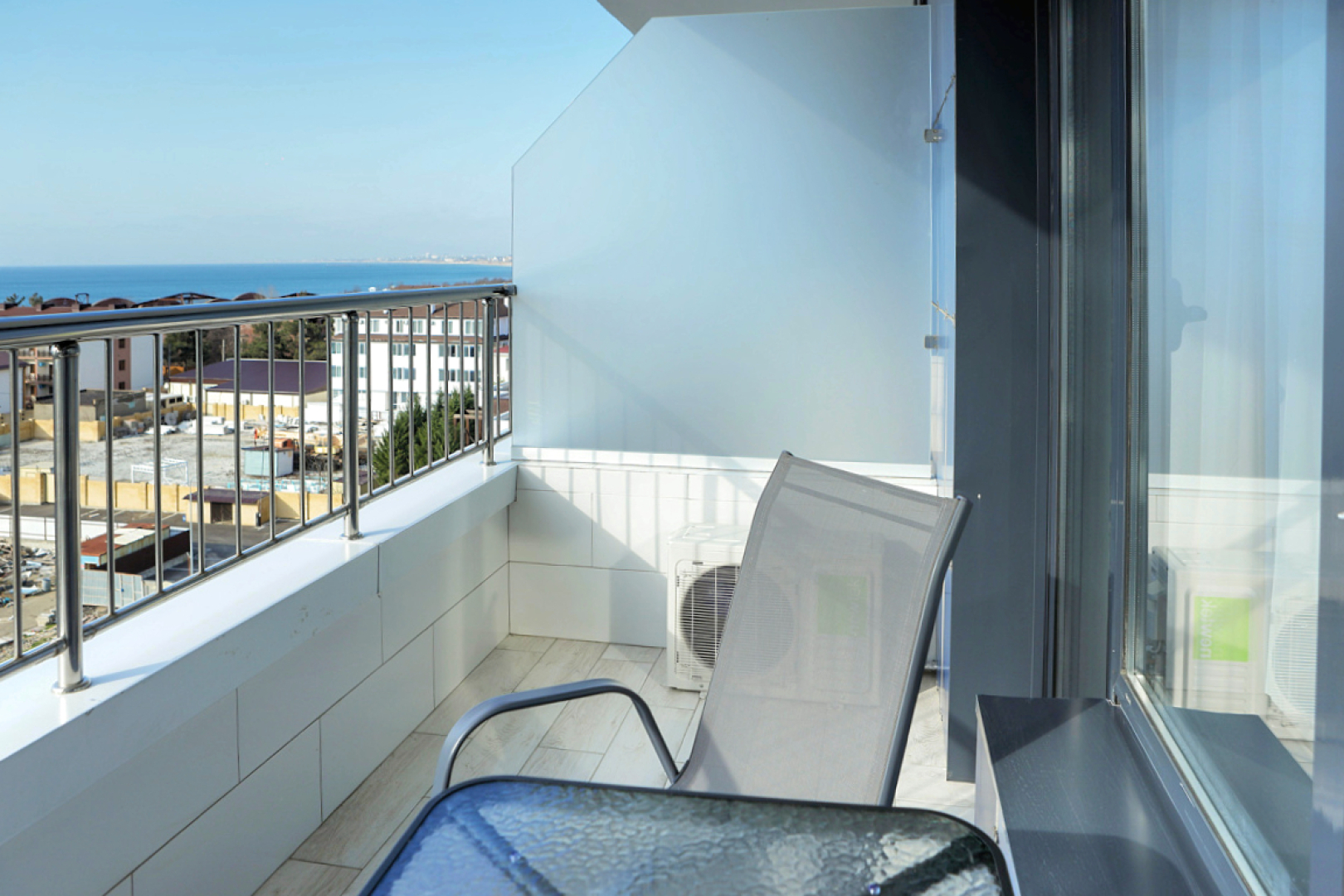 Апартаменты с бассейном с видом на море