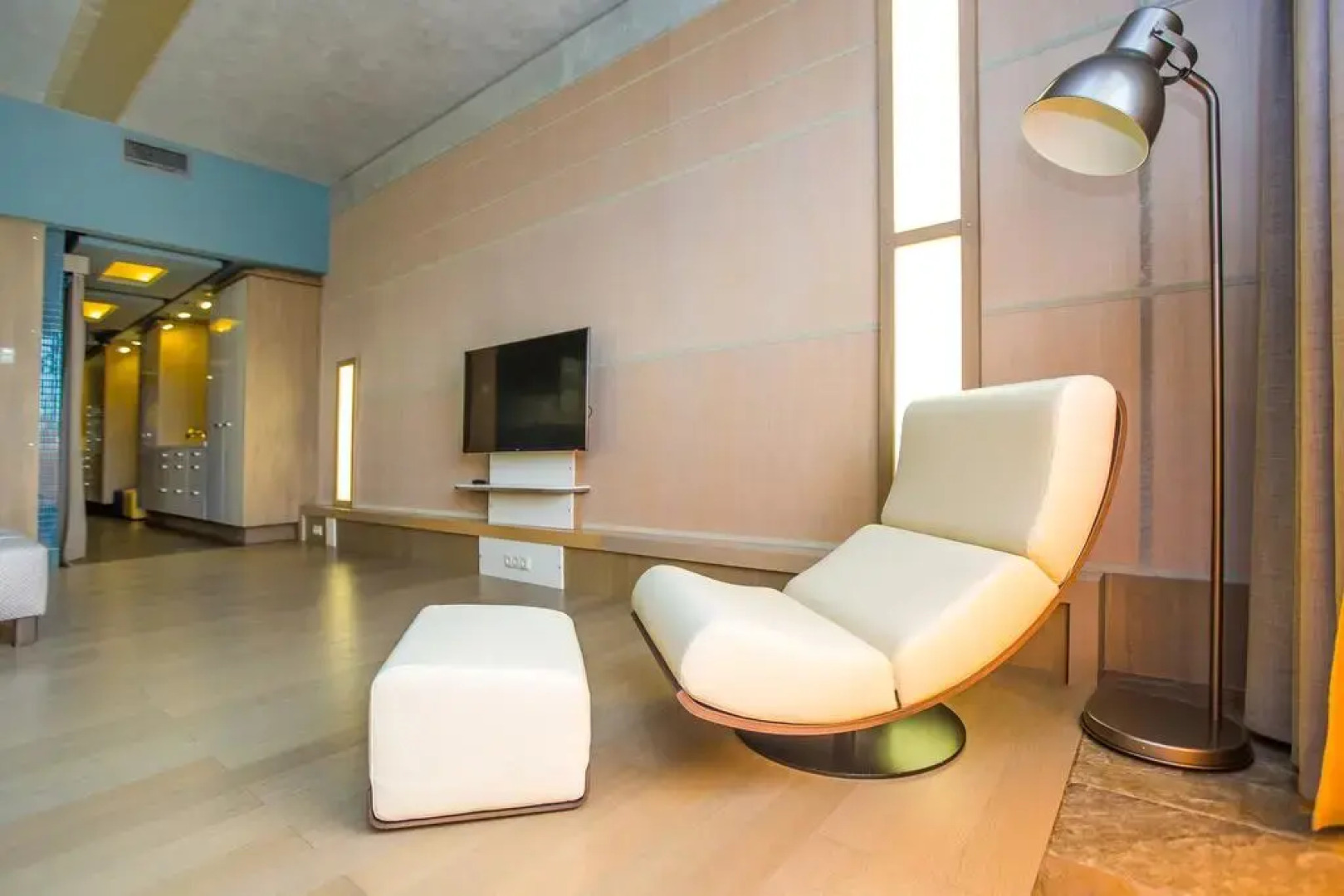 Отель Garden Embassy