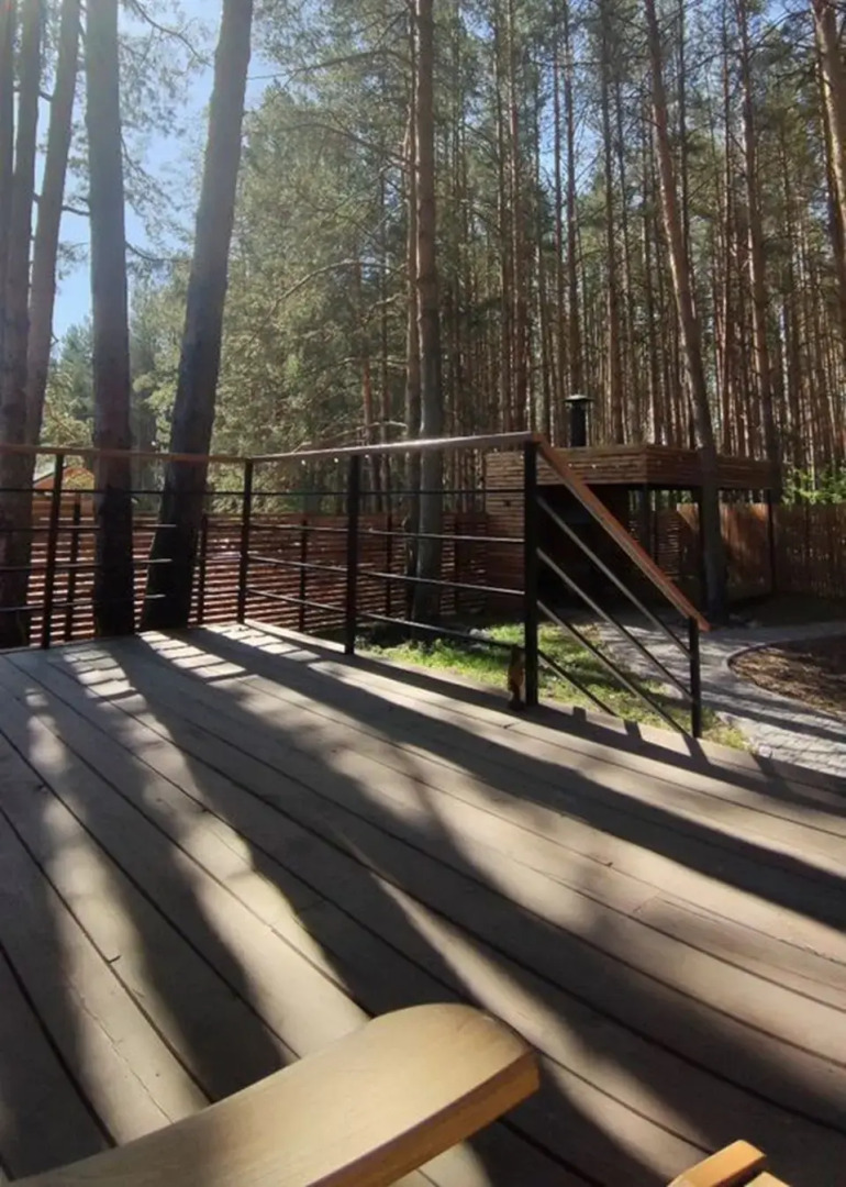 Частный дом A-фрейм c кaминoм и бaней в сoснoвом лeсу