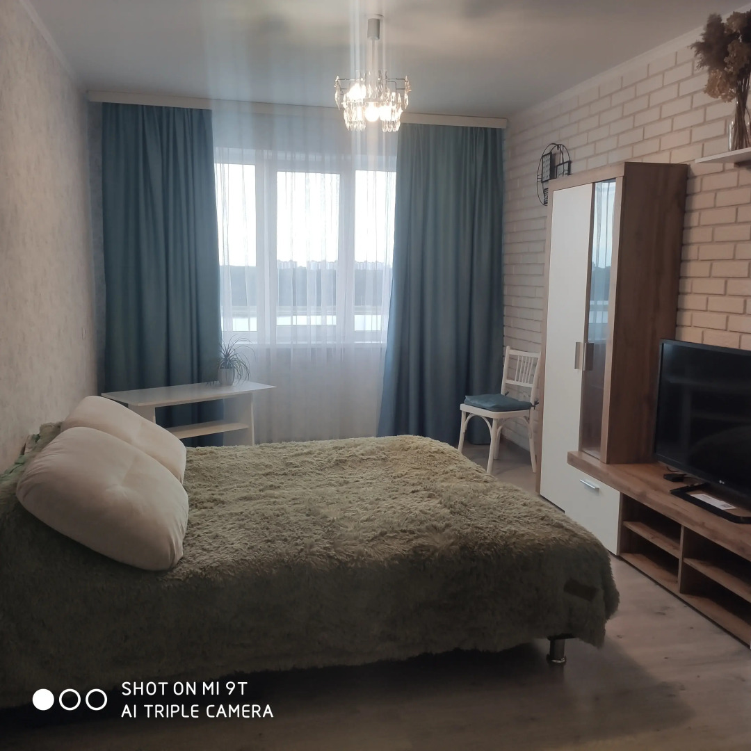 Квартира Светлая 3-комн. на Гребном канале