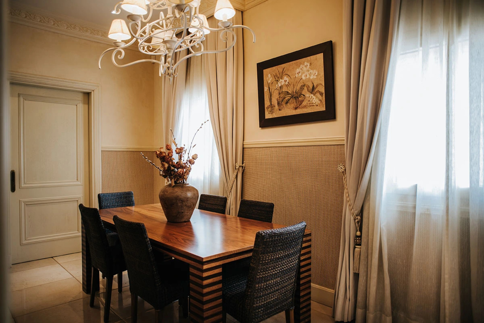 Luxury King Villa Apartments