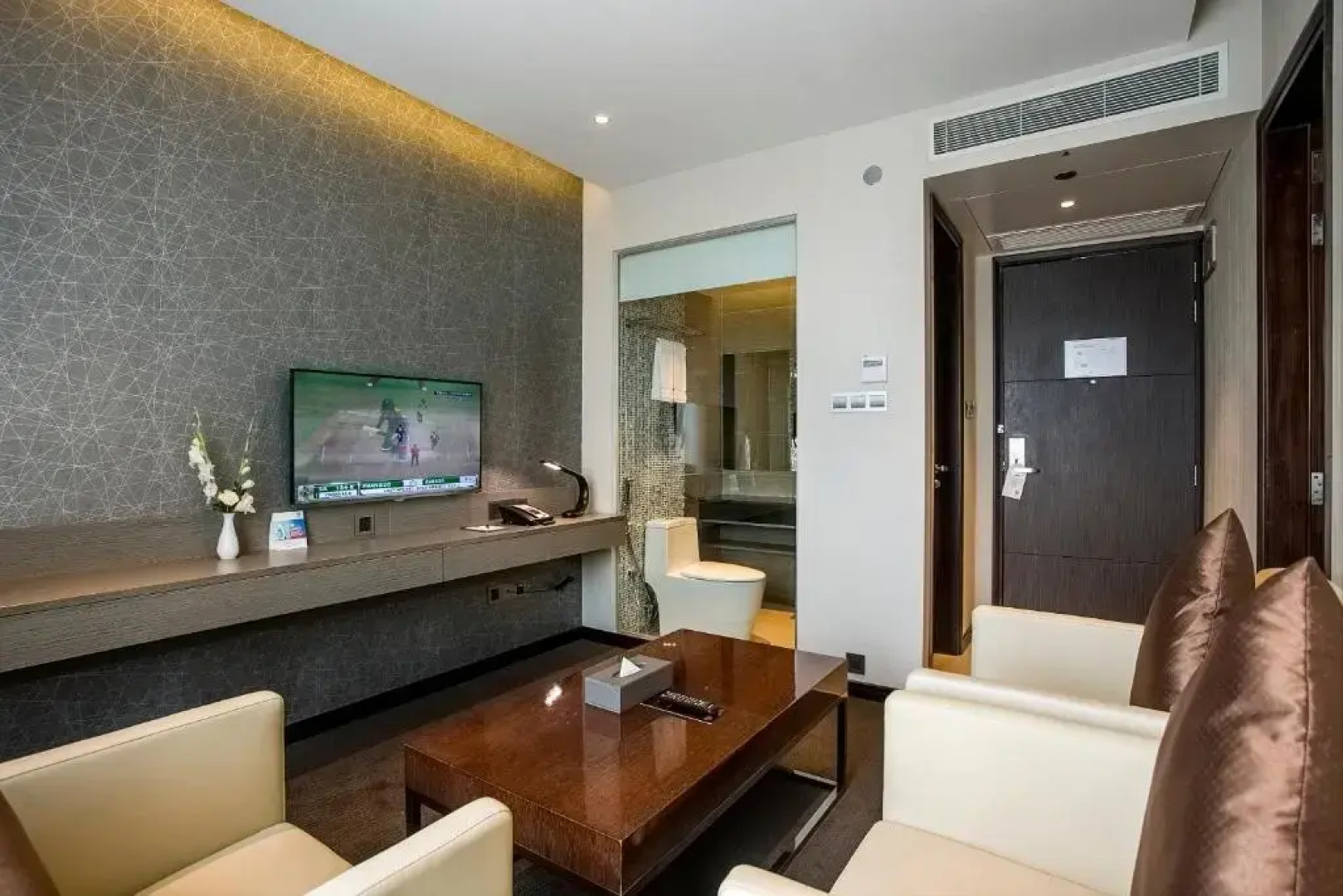 Отель Best Western Plus Maple Leaf