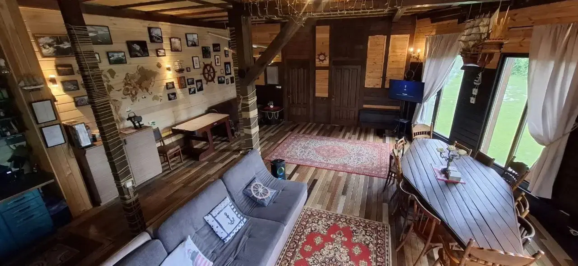 Гостевой Дом с кораблем на берегу реки