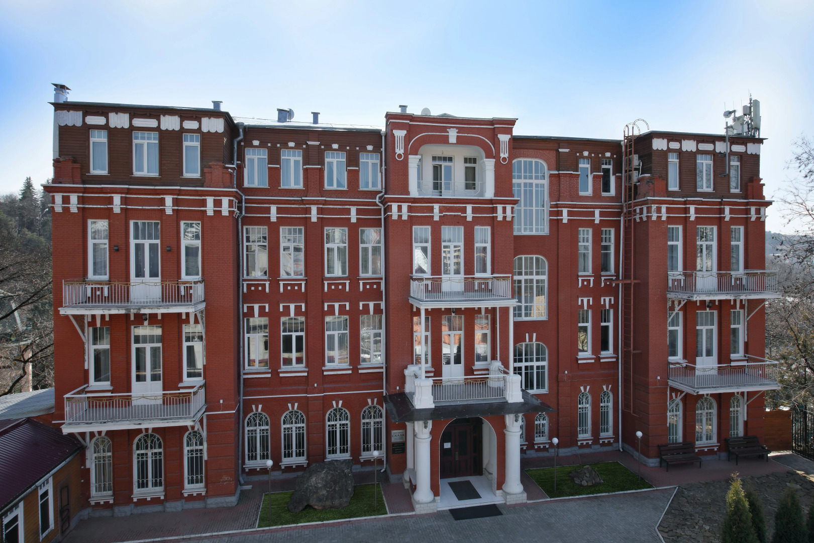 Отель Скала