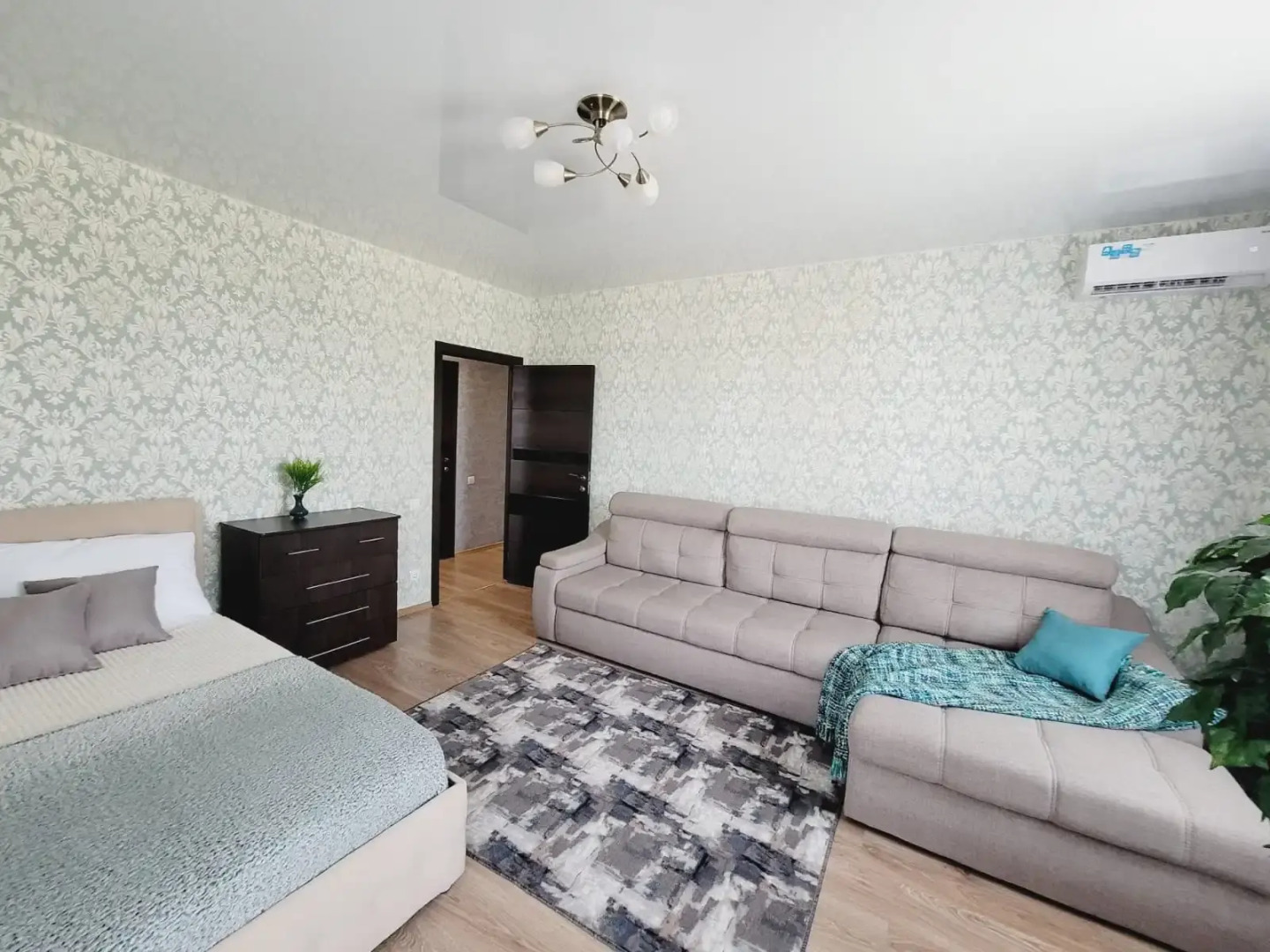 Апартаменты в центре с видом на город 61