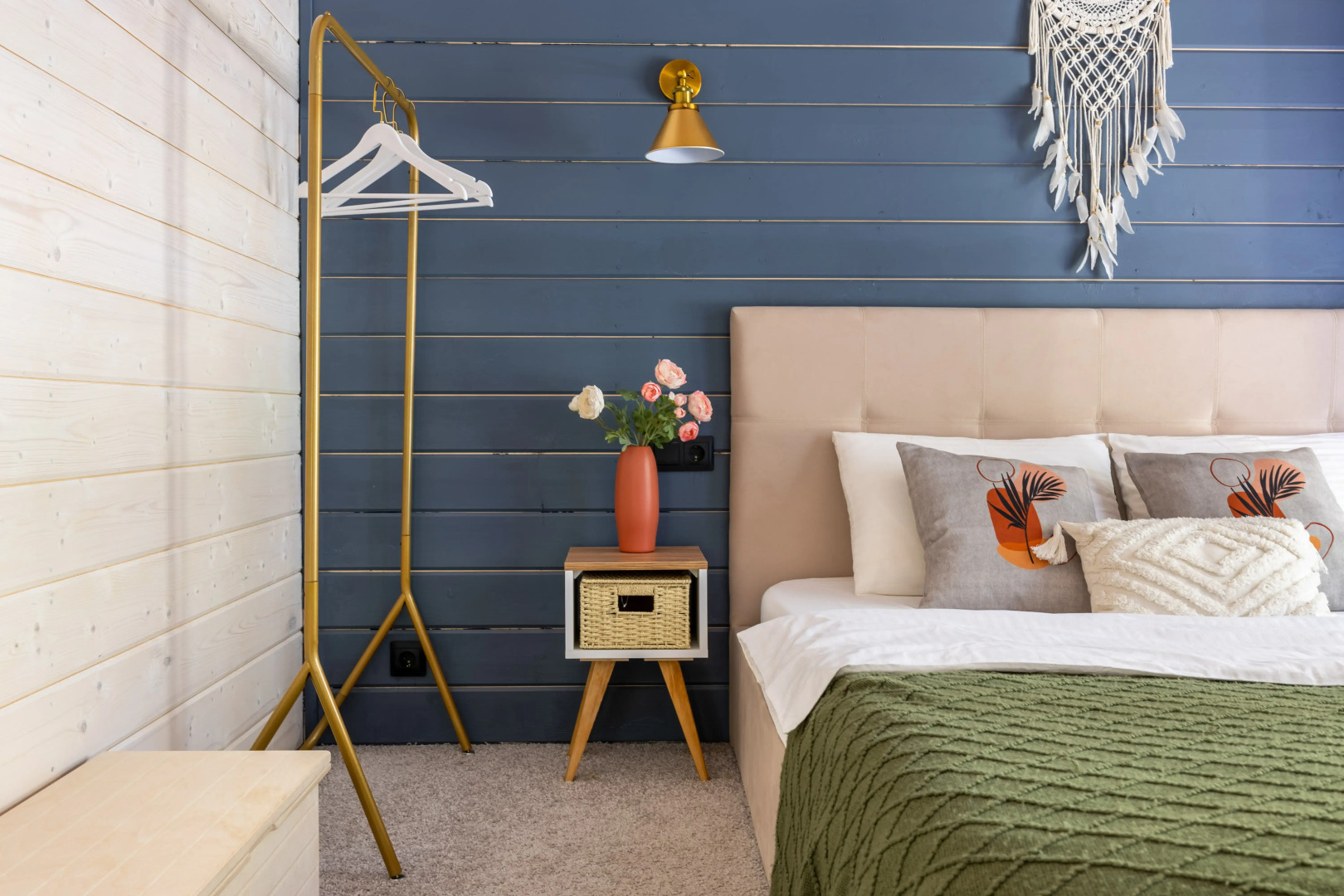 Частный дом в еловом лесу