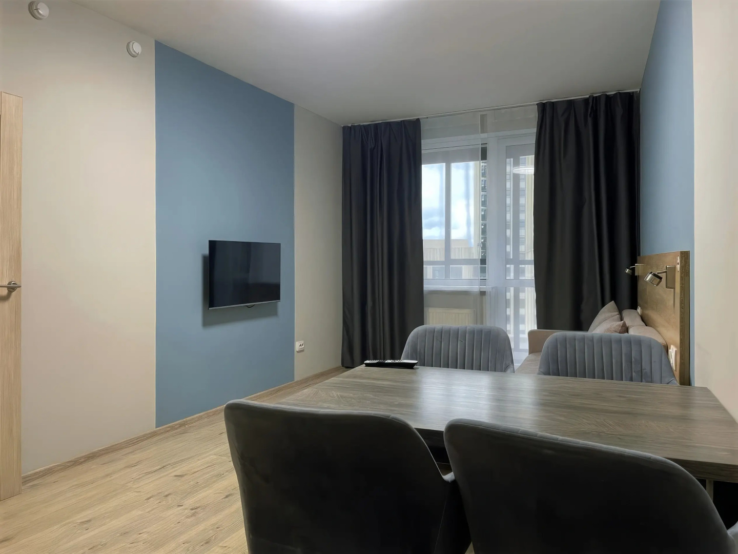 Апартаменты с кухней-гостиной и отдельной спальней