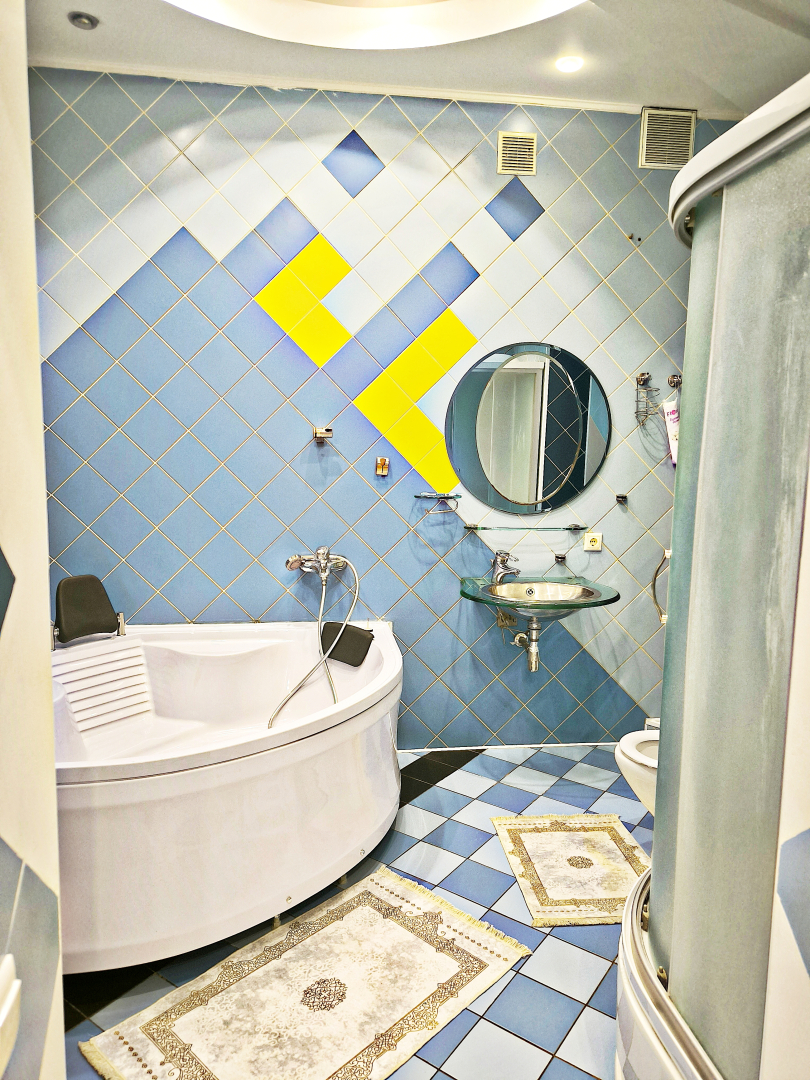 Апартаменты Центр Легендарный Дом под Шпилем | Огромная Трёшка