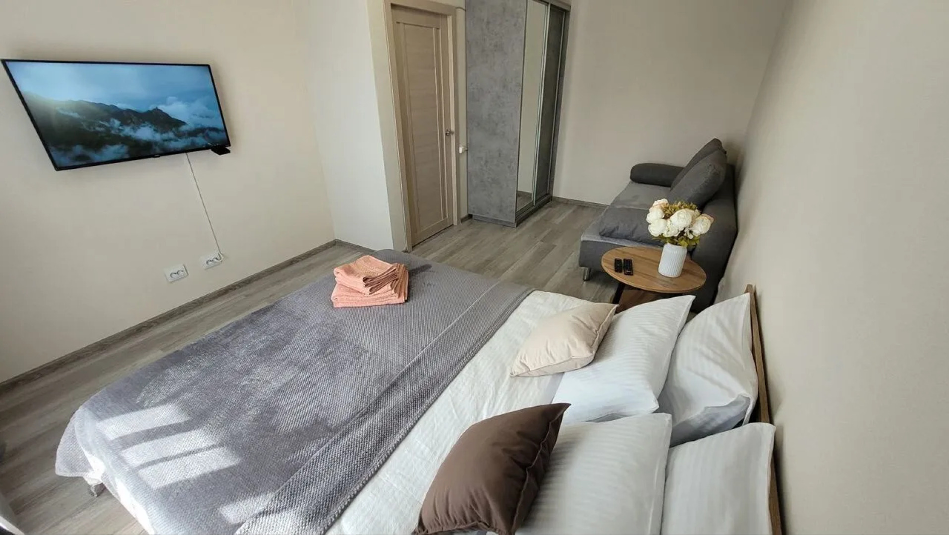 Однокомнатная квартира  СИБИРЬ HOUSE    Ледовый дворец