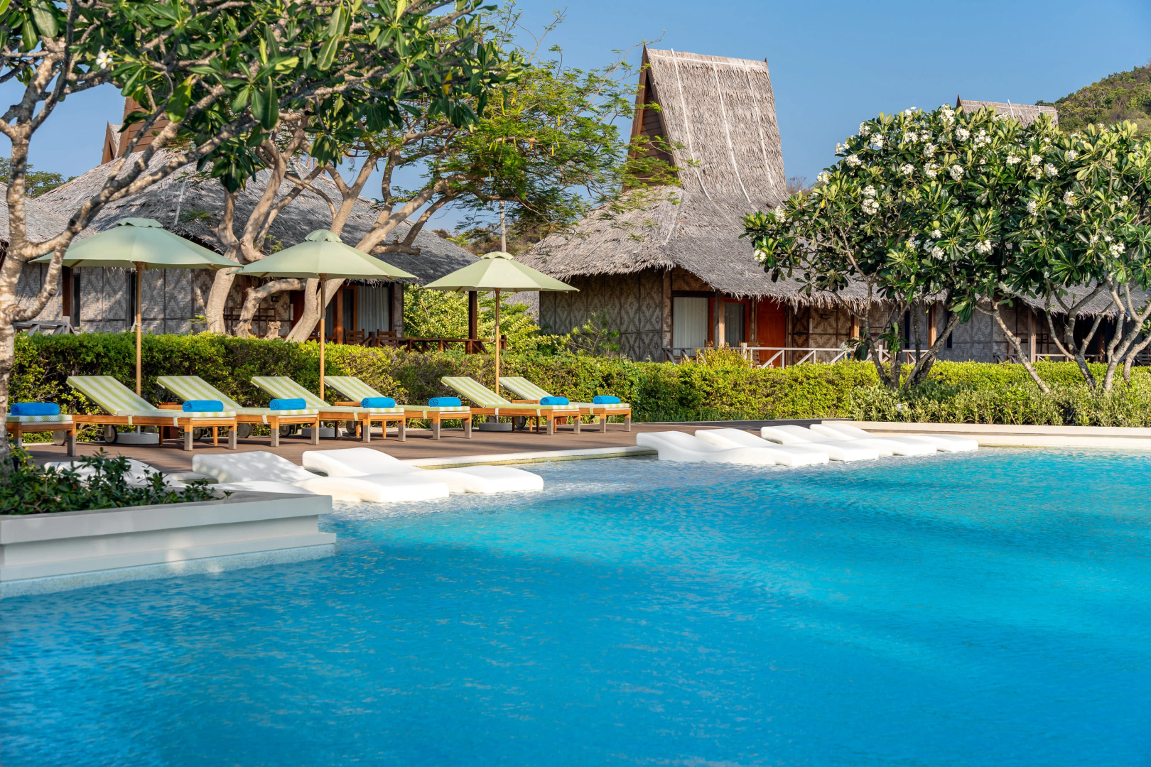 Отель Saii Phi Phi Island Village