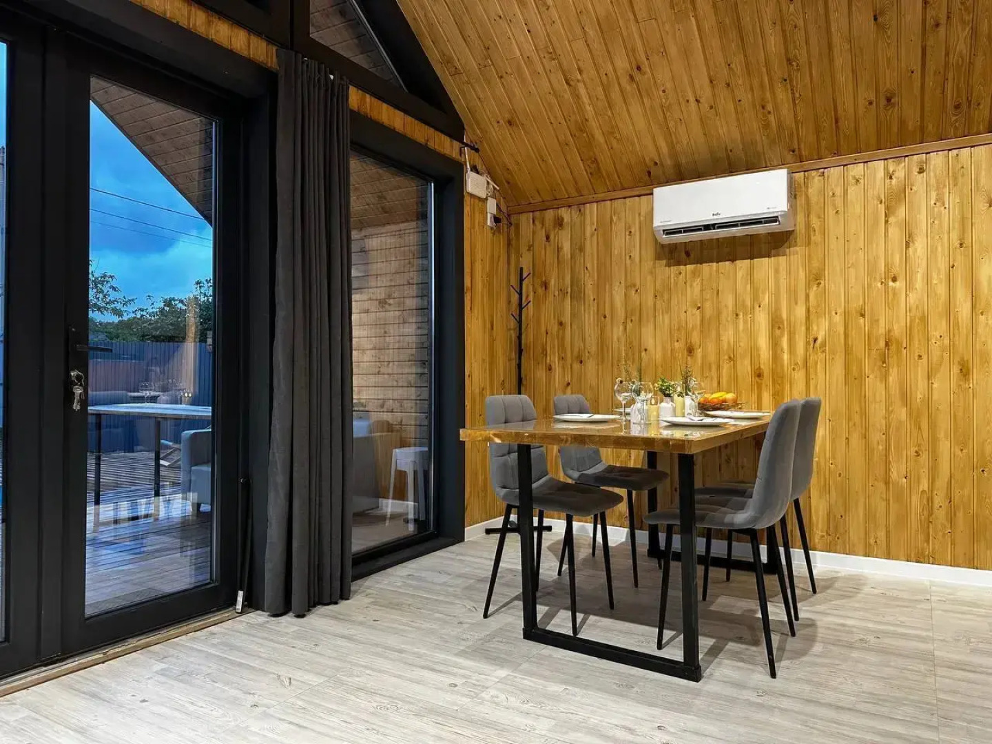 Частный дом Barn-House у леса с бассейном и банным чаном