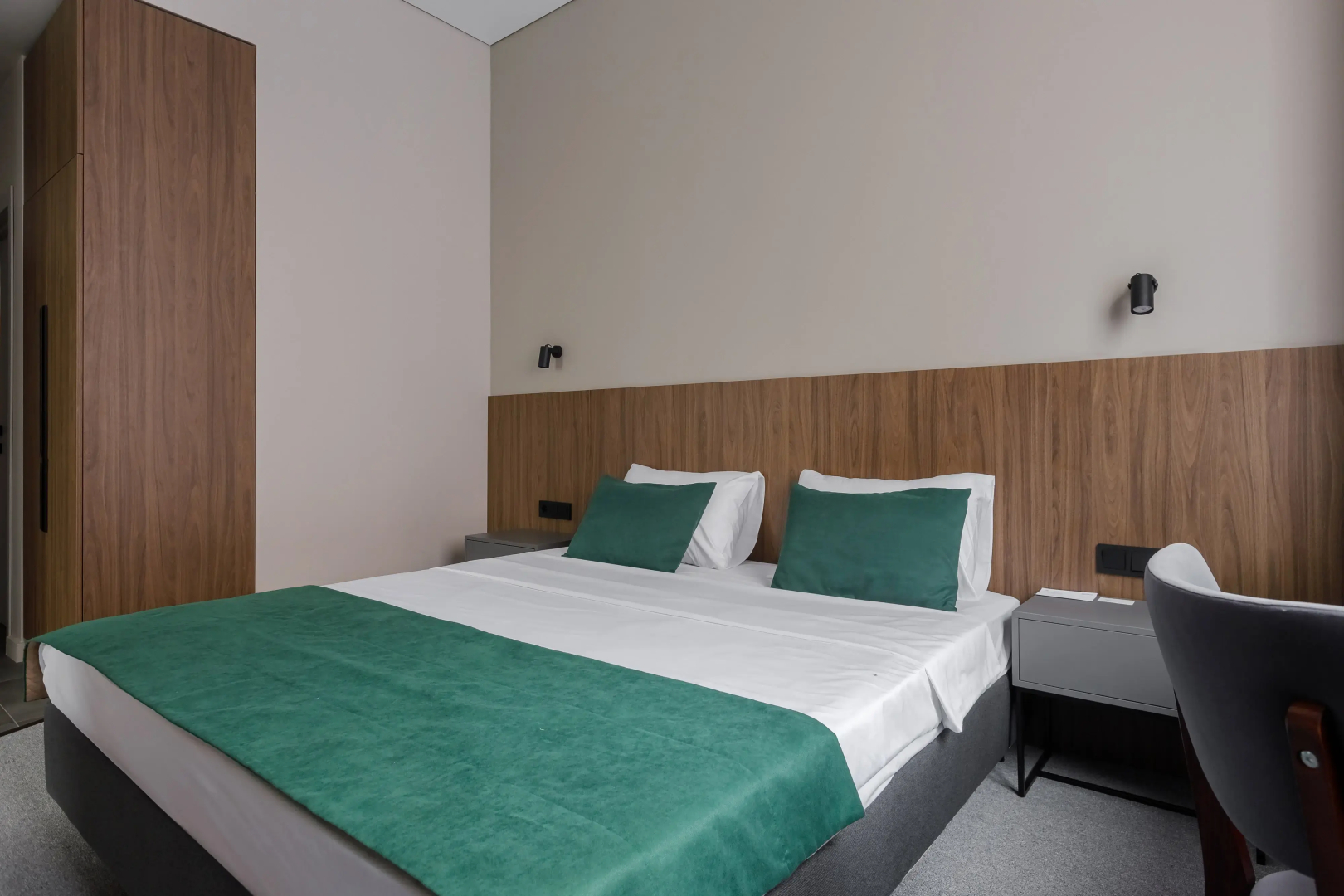 Отель Seven Hills на Брестской