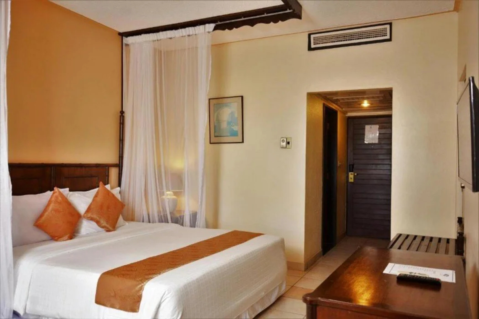 Курортный отель Mombasa Continental Resort