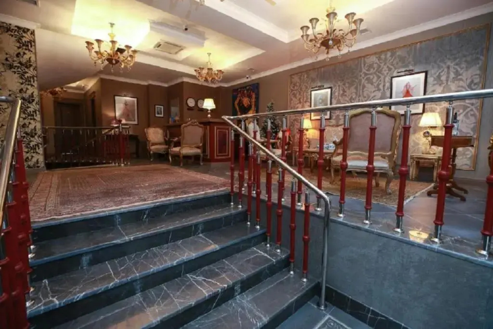 Отель West Inn Palace