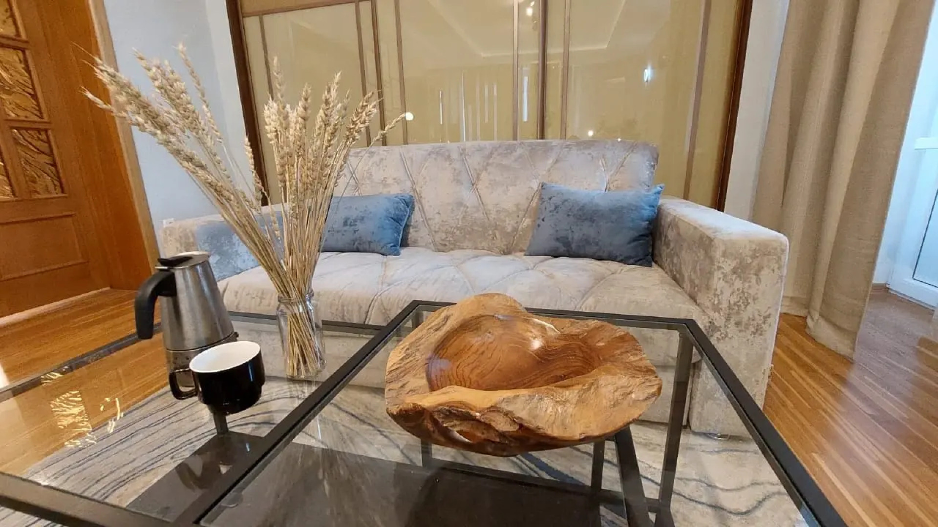 Семейные апартаменты в центре рядом с метро и набережной озера Кабан