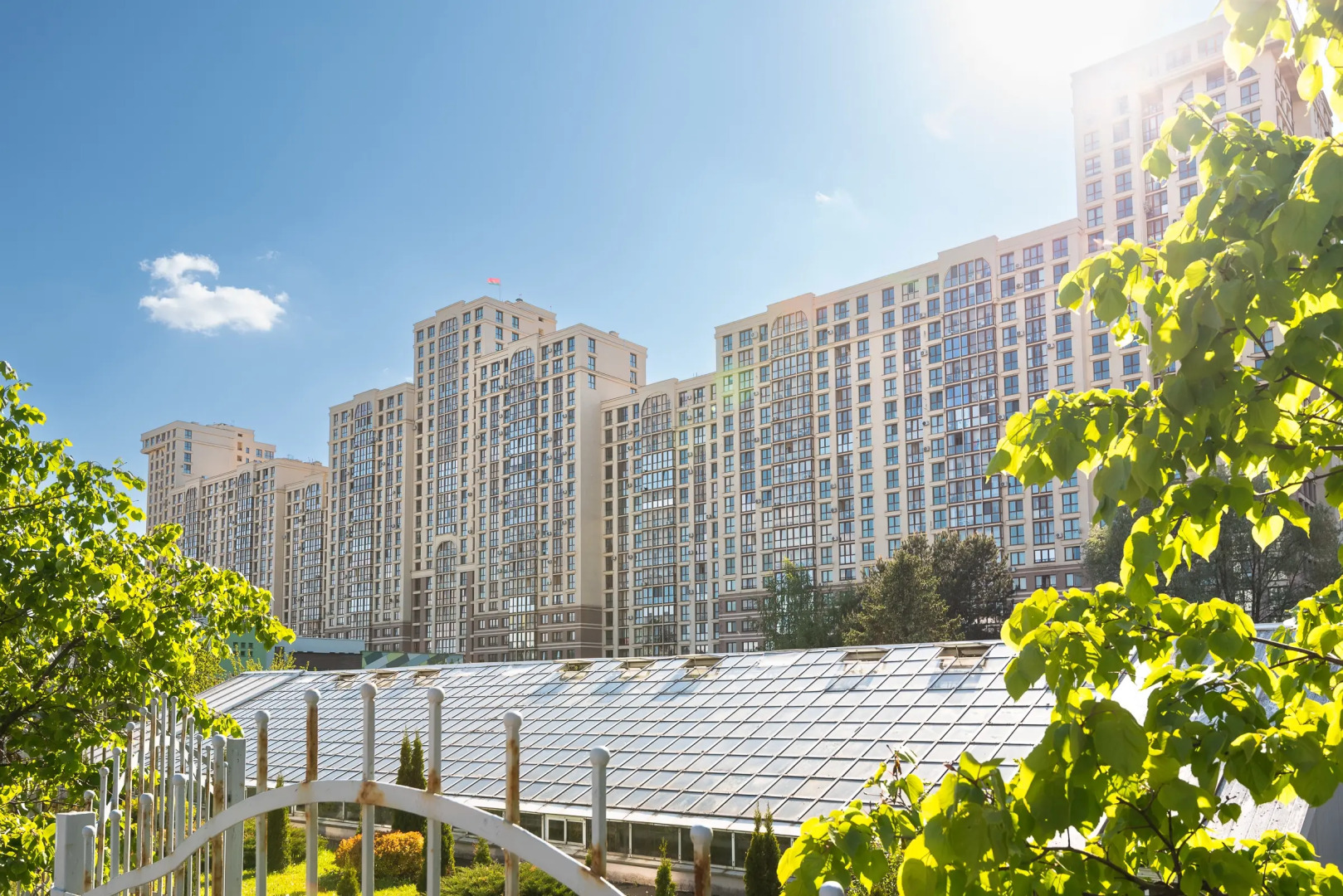 Квартира на сутки Парк Челюскинцев Самозаселение Wi-Fi Кондиционер Кухня объединена с жилой зоной Отдельная спальня