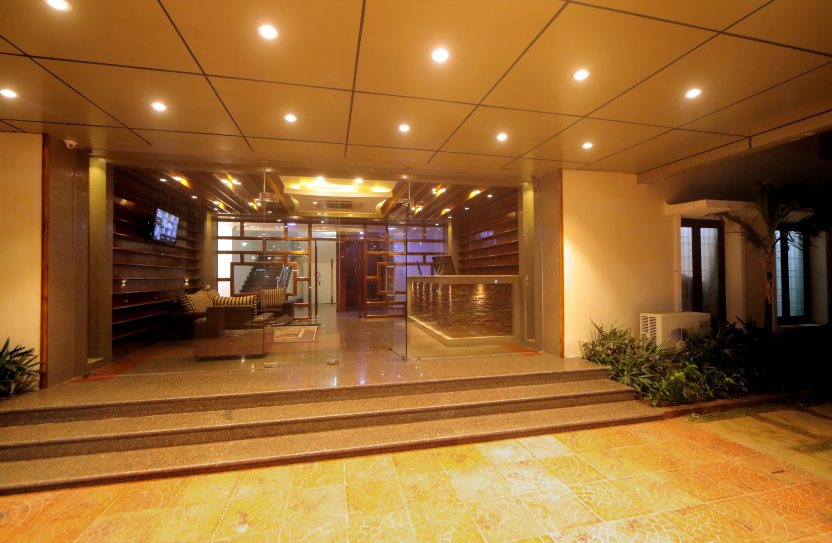 Отель Lee Crysstal