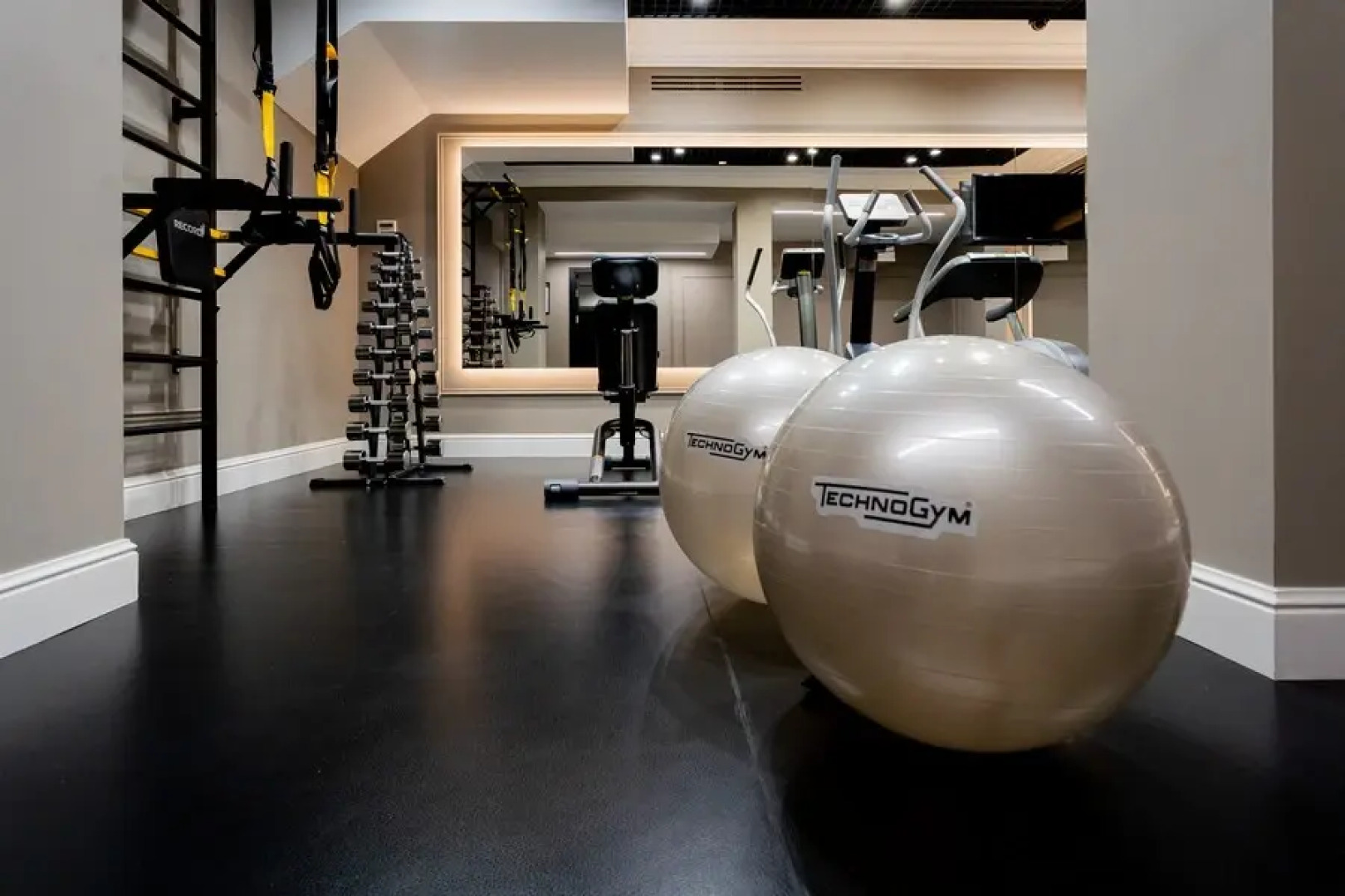 Отель DOM Boutique Hotel