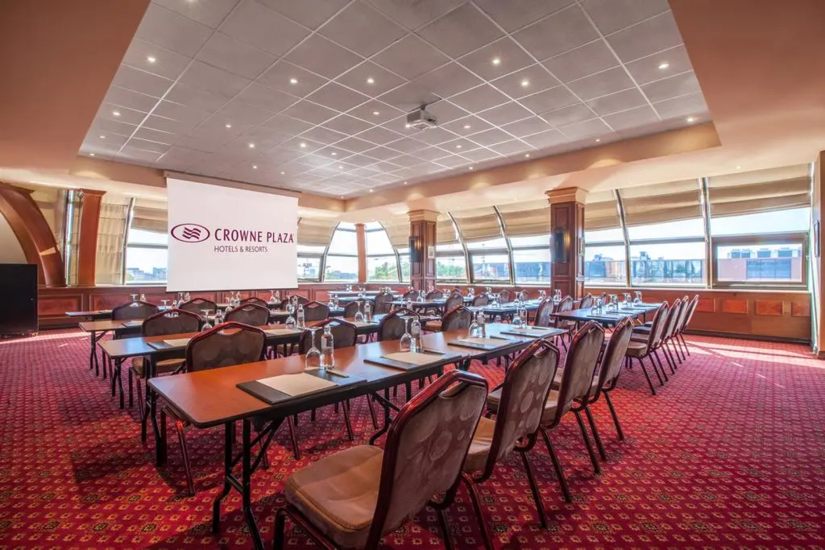 Отель Crowne Plaza Minsk