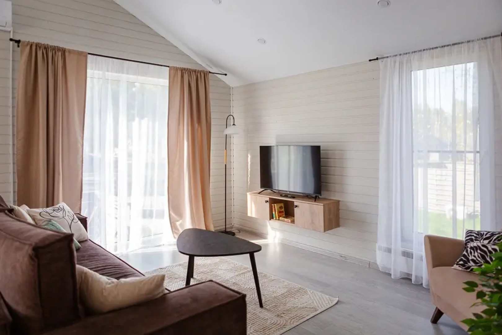 Частный дом Озёрный 374