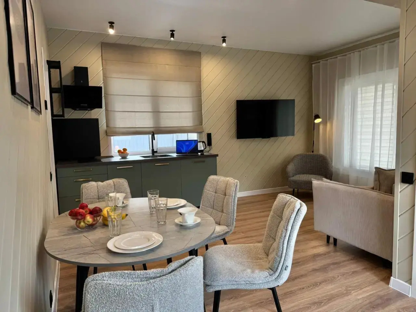 Частный дом с новым дизайнерским ремонтом и мебелью