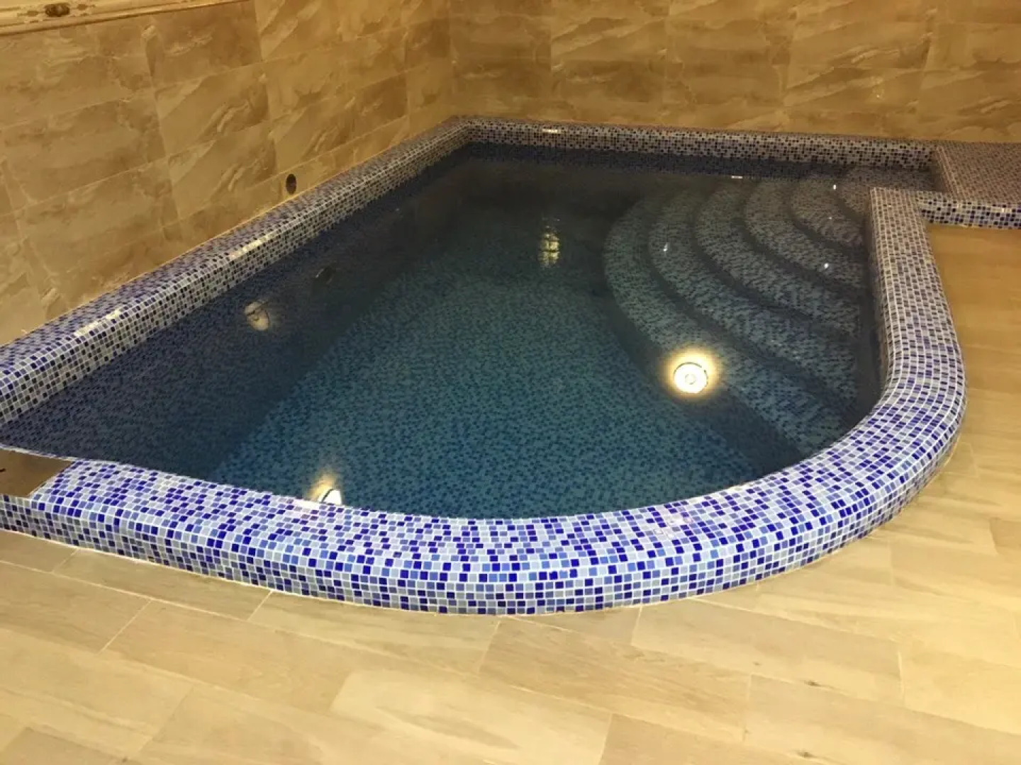 Отель Корона