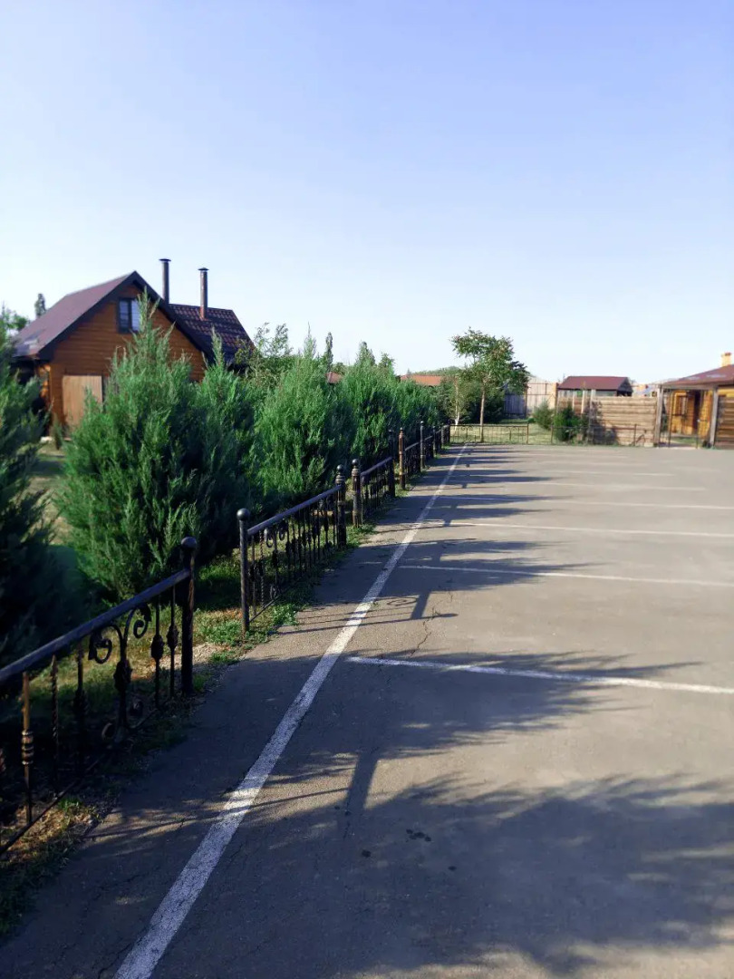 Частный дом с баней на дровах на берегу реки Миус