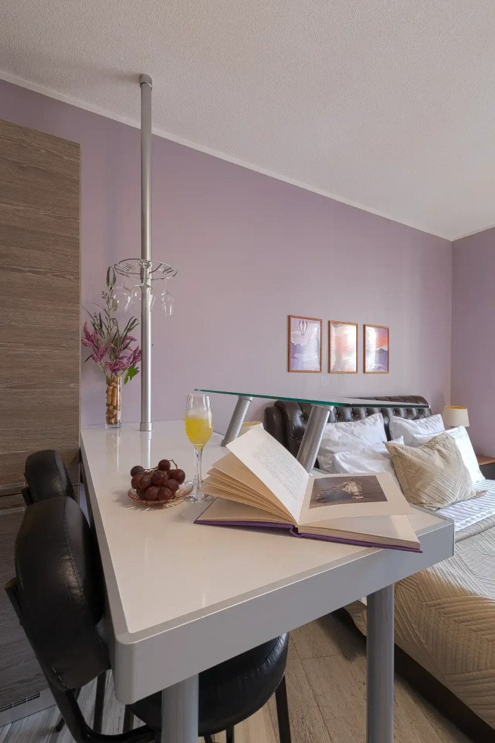 Квартира Лиловая студия на набережной Обводного канала