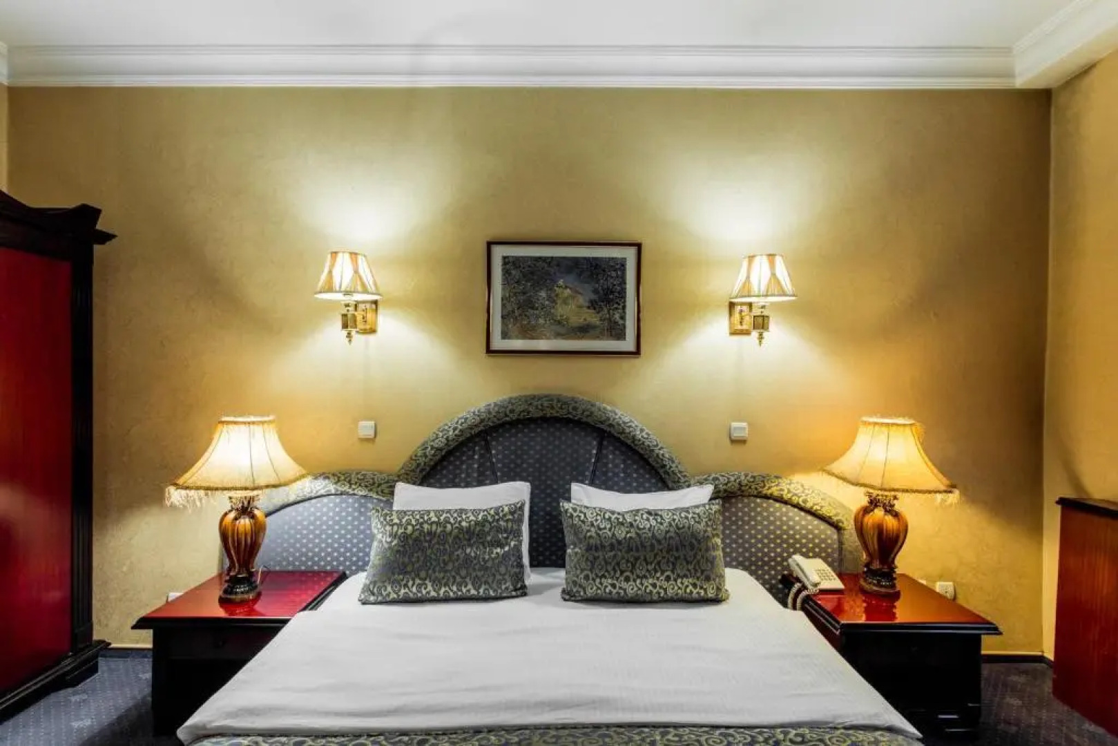 Отель Амбассадор