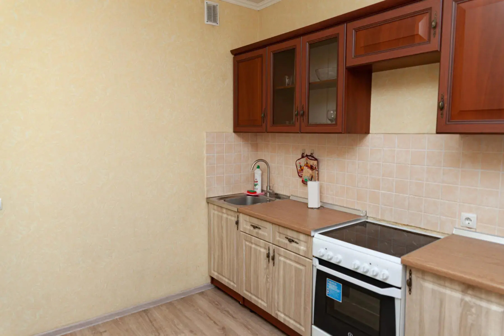 Апартаменты двухкомнатные (94) Серебровская 91