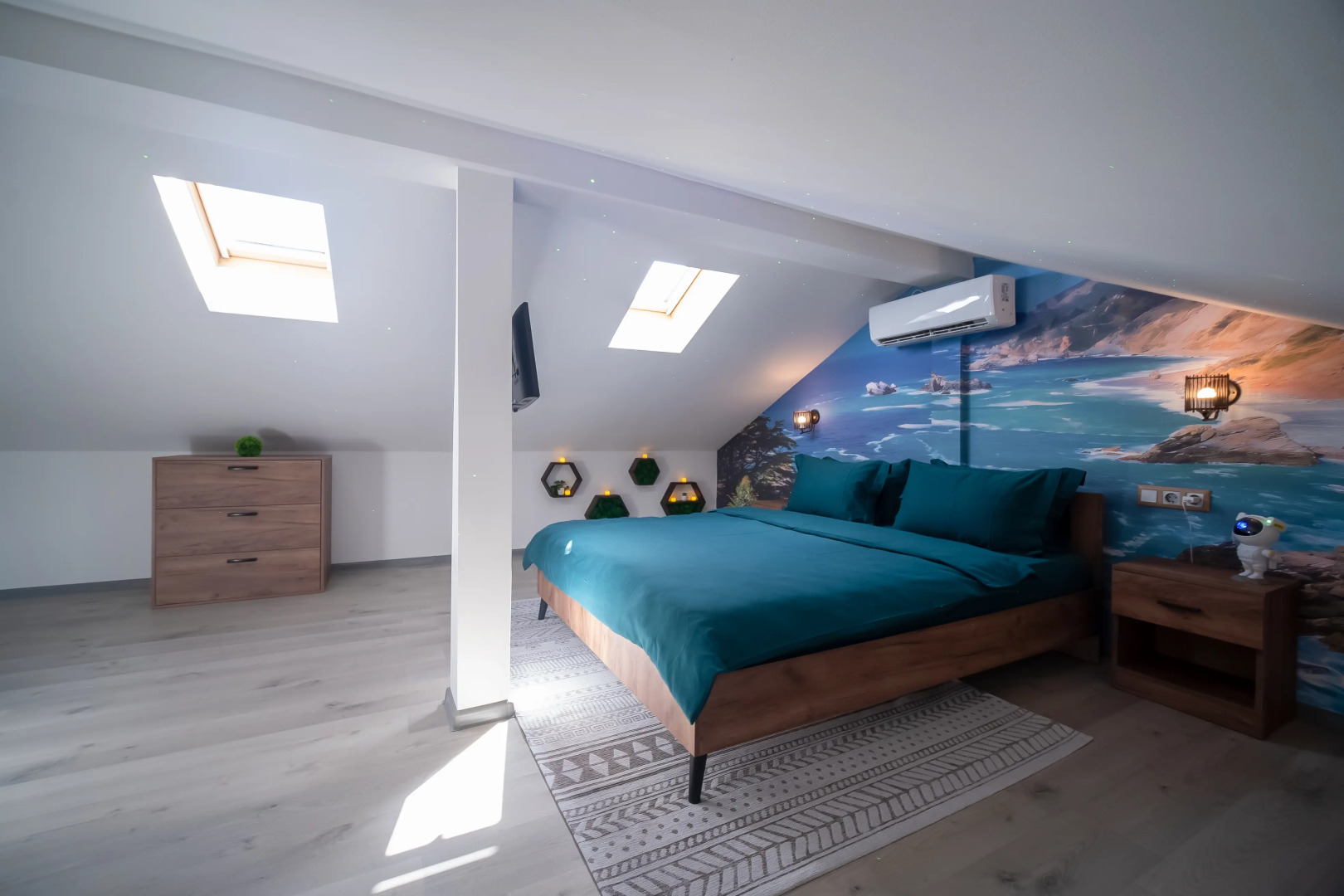 Частный Дом с Бассейном Мансардой и Видом на Горы