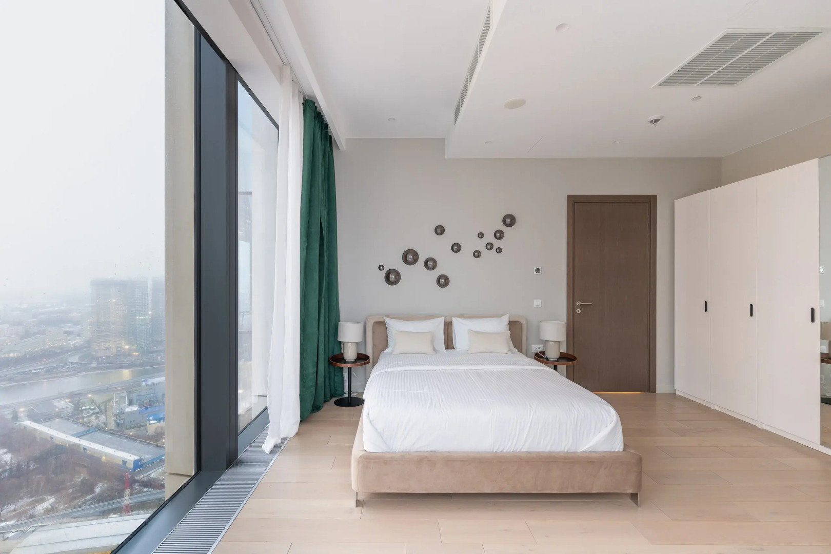 Апартаменты Апарт с Угловой Спальней с Панорамной Ванной