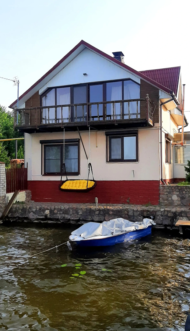 Вилла Домик у озера Свирь