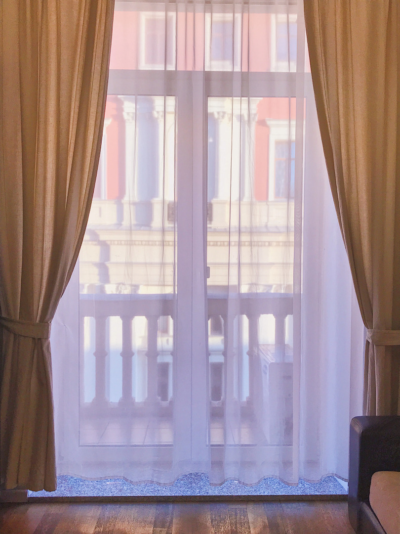 Апартаменты с балконами и видом на тверскую площадь и Мэрию Москвы