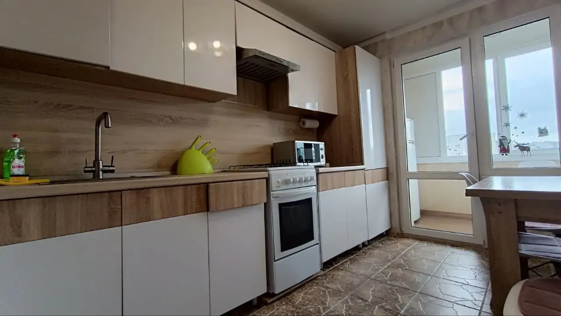 Квартира Изолированные Спальня и Гостиная с Балконом и Видом на Гору Машук на Мира 3535