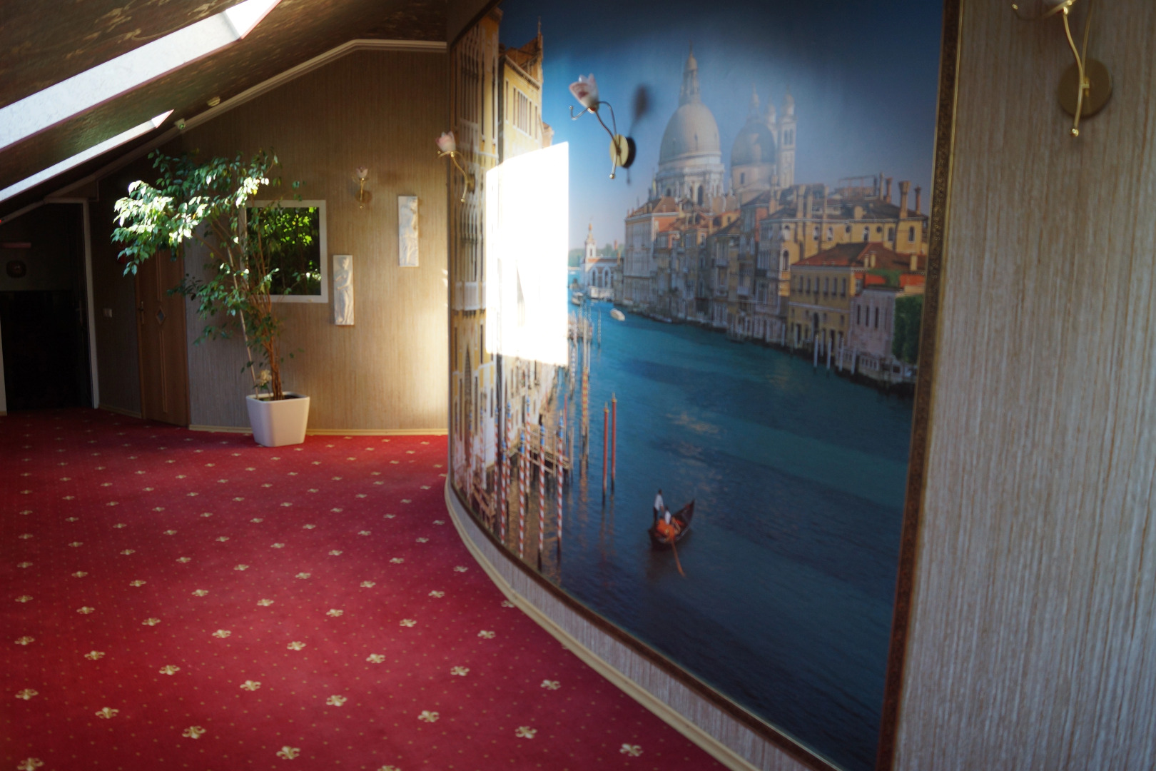 Отель Ренессанс