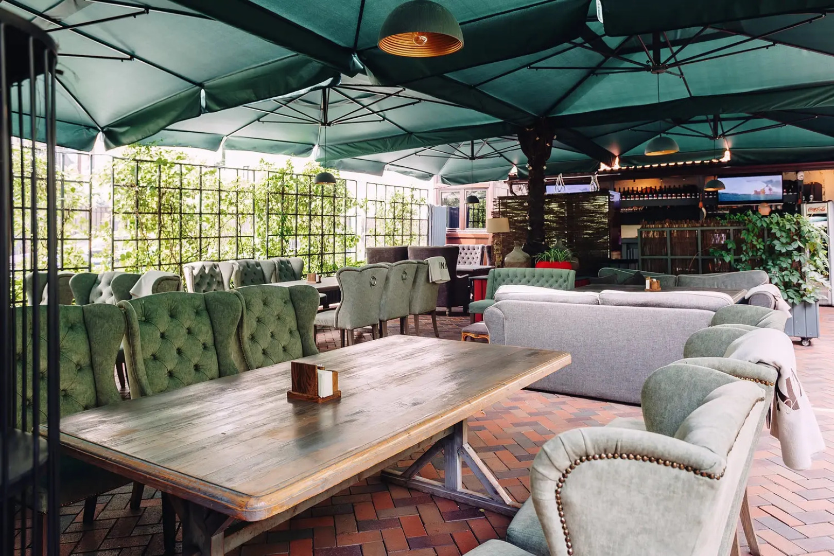 Отель Амбассадори